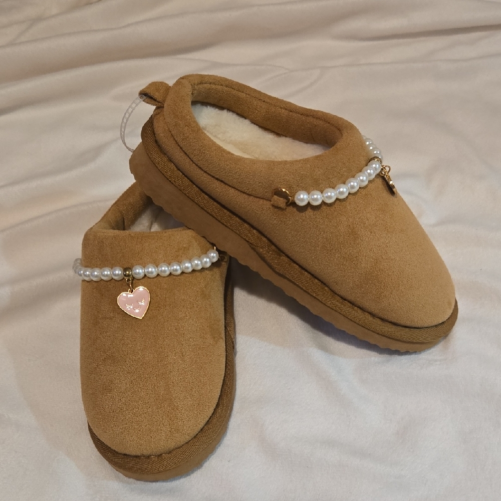 Cozy Tan Kids Slippers with Pearl Detail Size 3